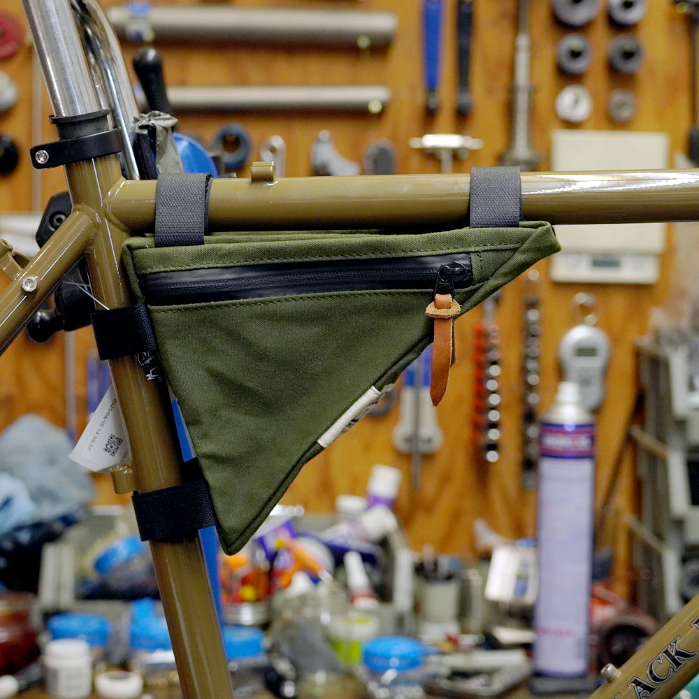 OLD TRAIL TOWN フレームバッグ OLD TRAIL TOWN TRAILBREAKER FRAME BAG 75° (GREEN) – BICYCLE STUDIO