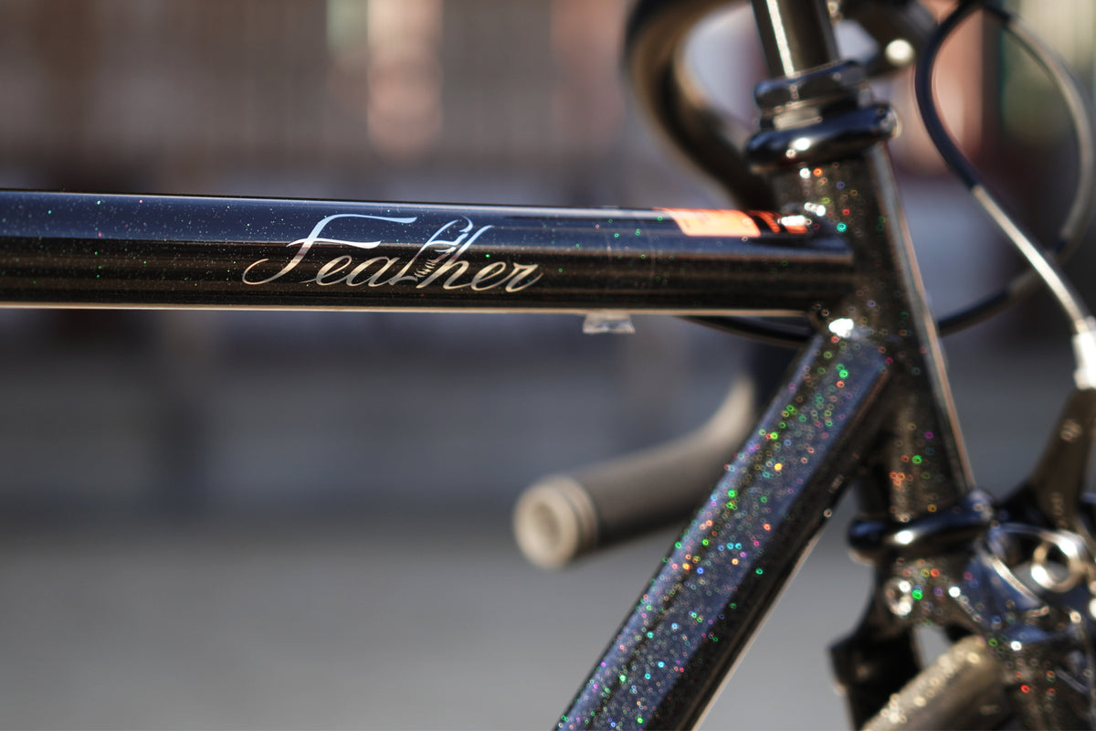 FUJI FEATHER (GLITTER BLACK) – BICYCLE STUDIO MOVEMENT