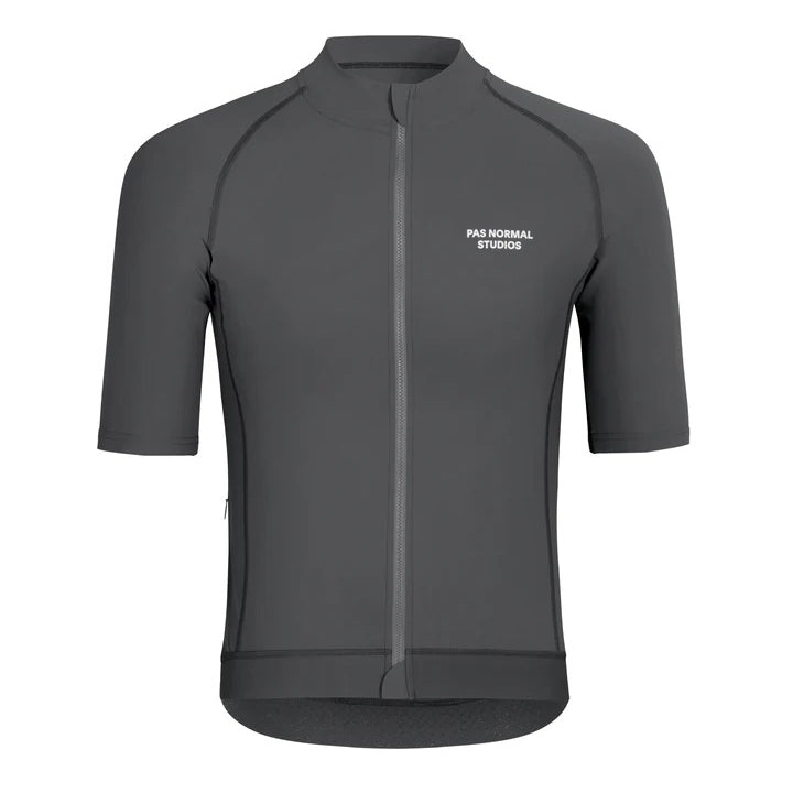 PAS NORMAL STUDIOS サイクルジャージ S ダークグレー PAS NORMAL STUDIOS Men's ESSENTIAL JERSEY (Dark Grey) – BICYCLE