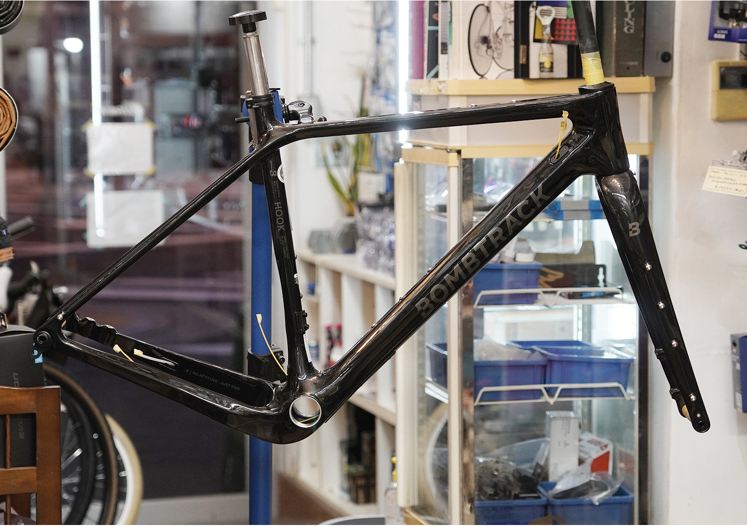 BOMBTRACK HOOK EXT C のフレームセットが入荷しました。 – BICYCLE STUDIO MOVEMENT