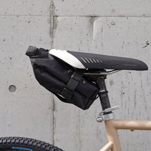 画像をギャラリービューアに読み込む, ROLLTOP SADDLE BAG (ECOPAK / BLACK)