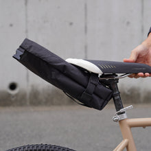 画像をギャラリービューアに読み込む, ROLLTOP SADDLE BAG (ECOPAK / BLACK)