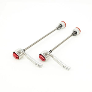 QUICK-RELEASE SKEWER (SILVER/RED)
