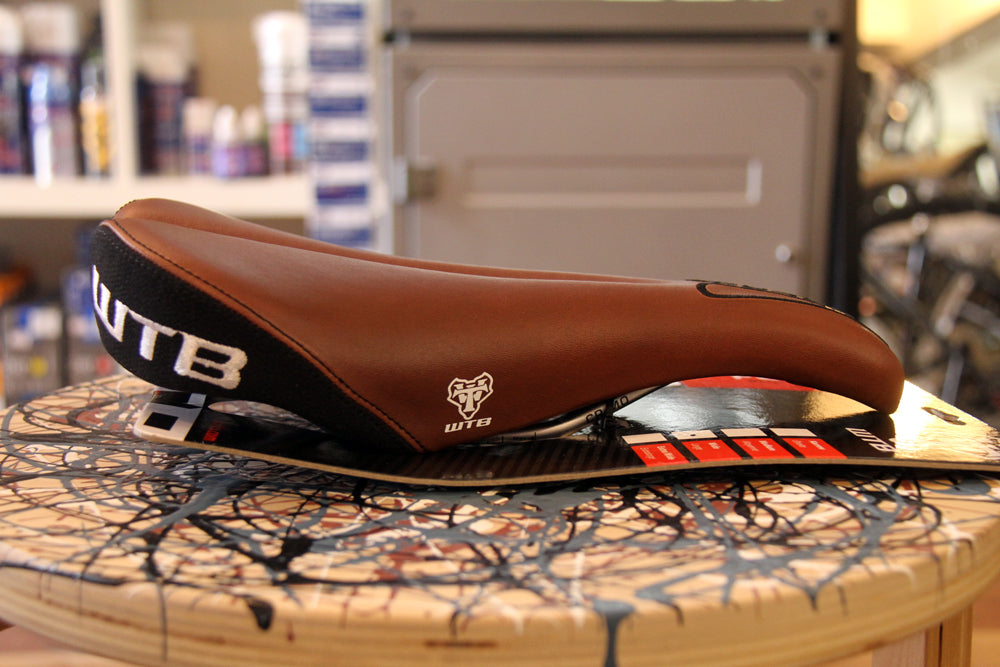Pure V race saddle BL special (BROWN) – BICYCLE STUDIO MOVEMENT